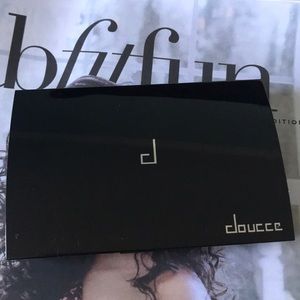 Doucce eyeshadow palette SMOKEY